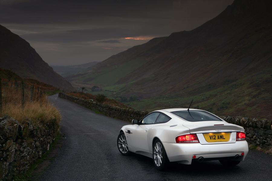  Aston Martin V12 Vanquish S 2004 года  (UK) (фото 34 из 37)